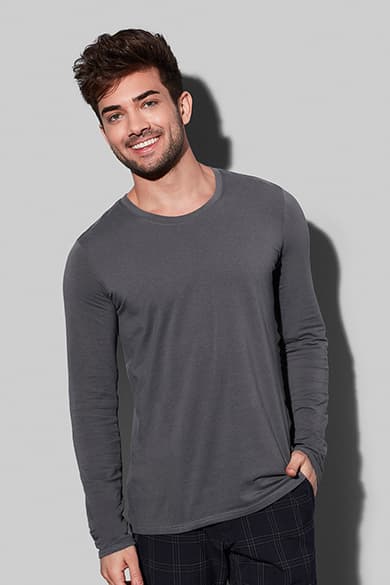 Camiseta con manga larga para hombres