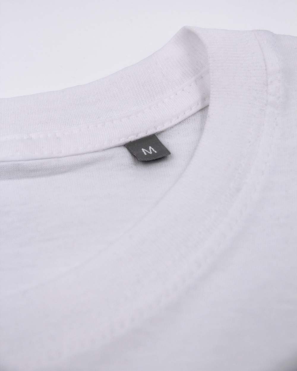 woven size label in neckline