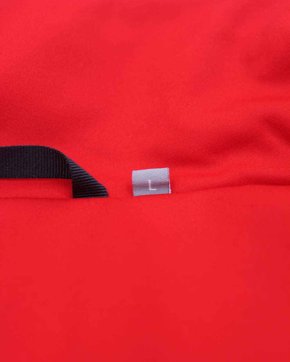 woven size label in neckline