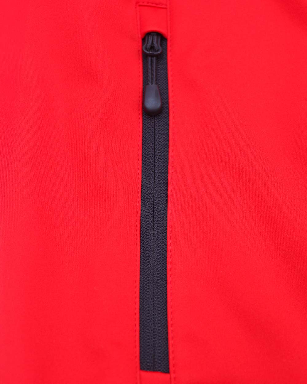 2 side pockets with zippers