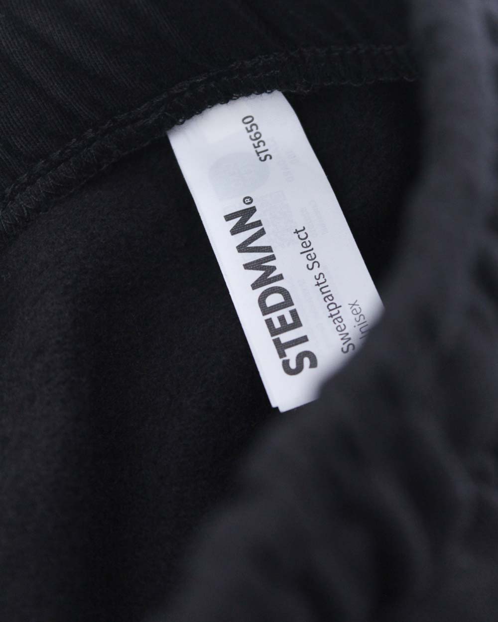woven size label in waistband